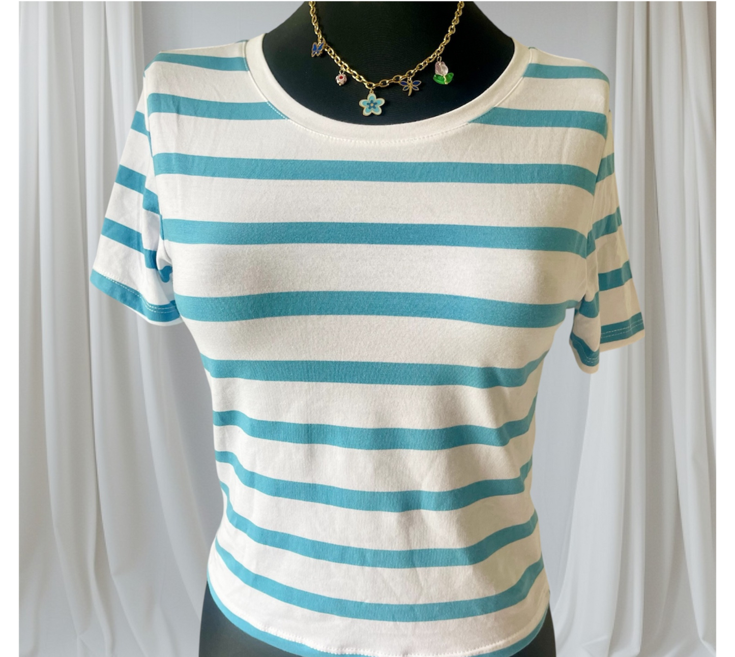 Top azul y blanco