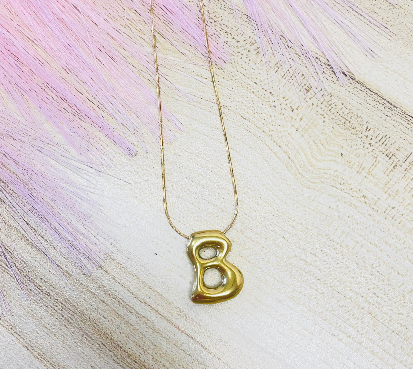 Collar Letra B