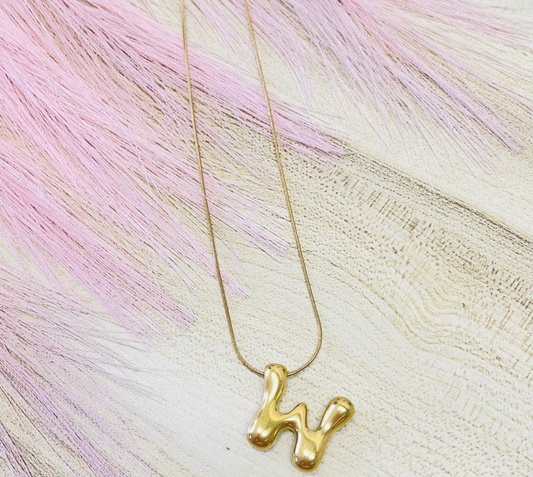 Collar Letra W