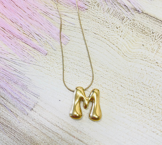 Collar Letra M
