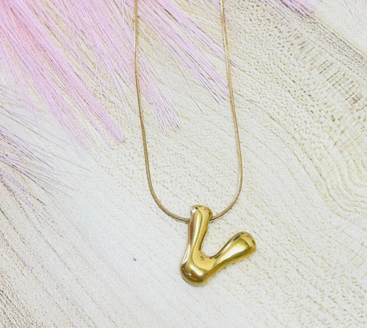 Collar Letra V