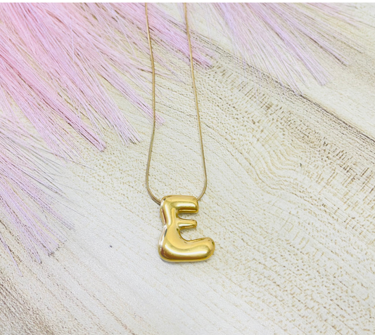 Collar Letra E