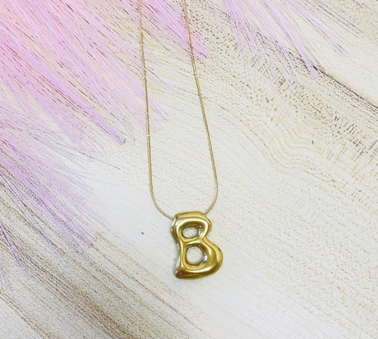 Collar Letra B